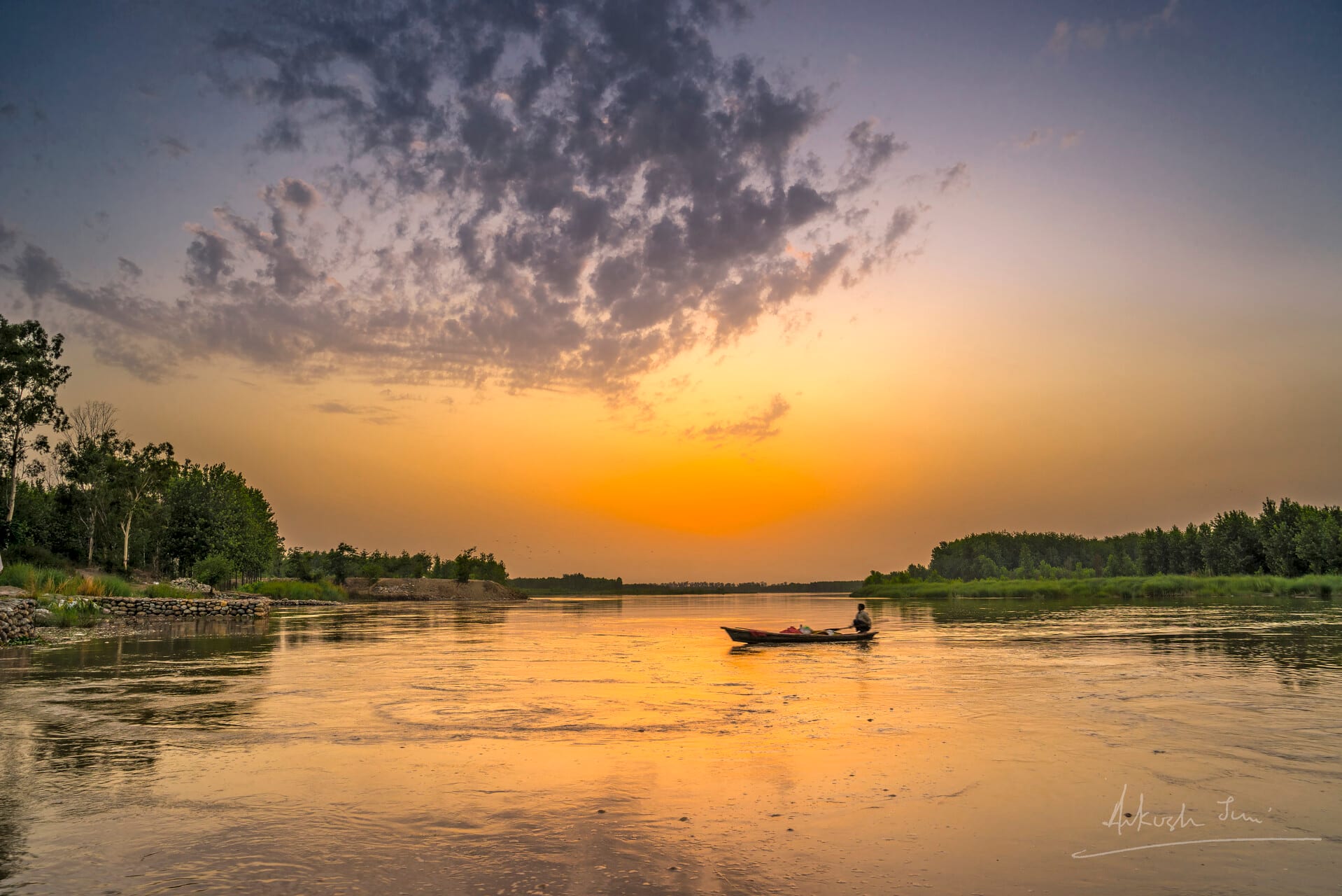 Lone boatman on the Satluj at Khaira Bet at sunset
