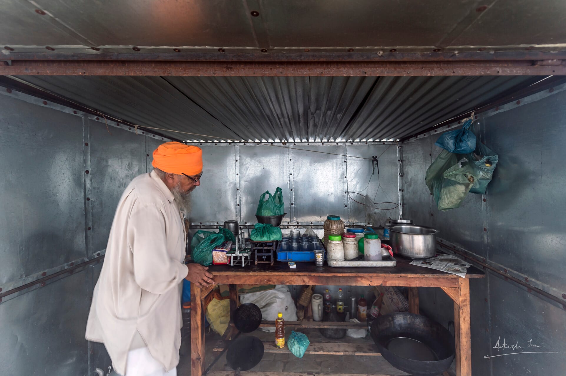 Elderly Sikh man inside a tin-walled tea stall by the canal, South City Ludhiana